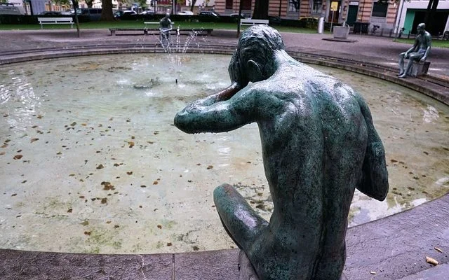 Ponieść klęskę czy odnieść klęskę?